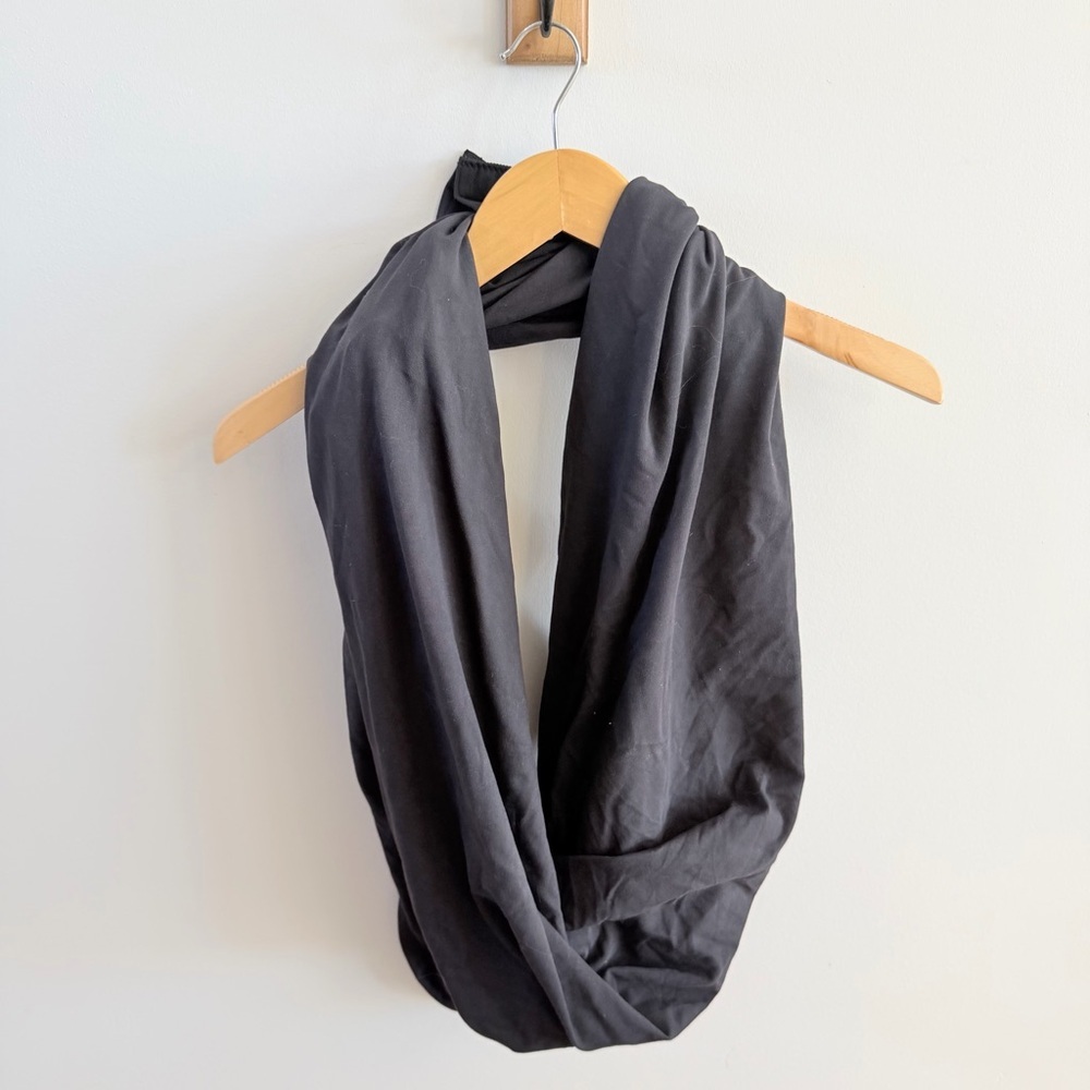 Lululemon Athletica Black Infinity Scarf with Button Snaps – One Size